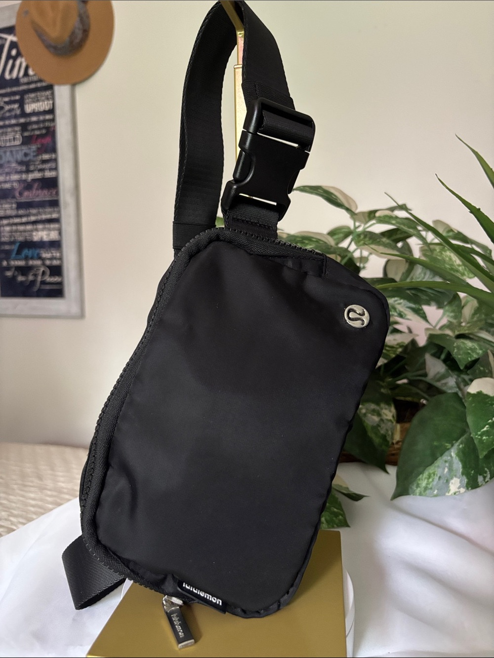 lululemon Everywhere Belt Bag